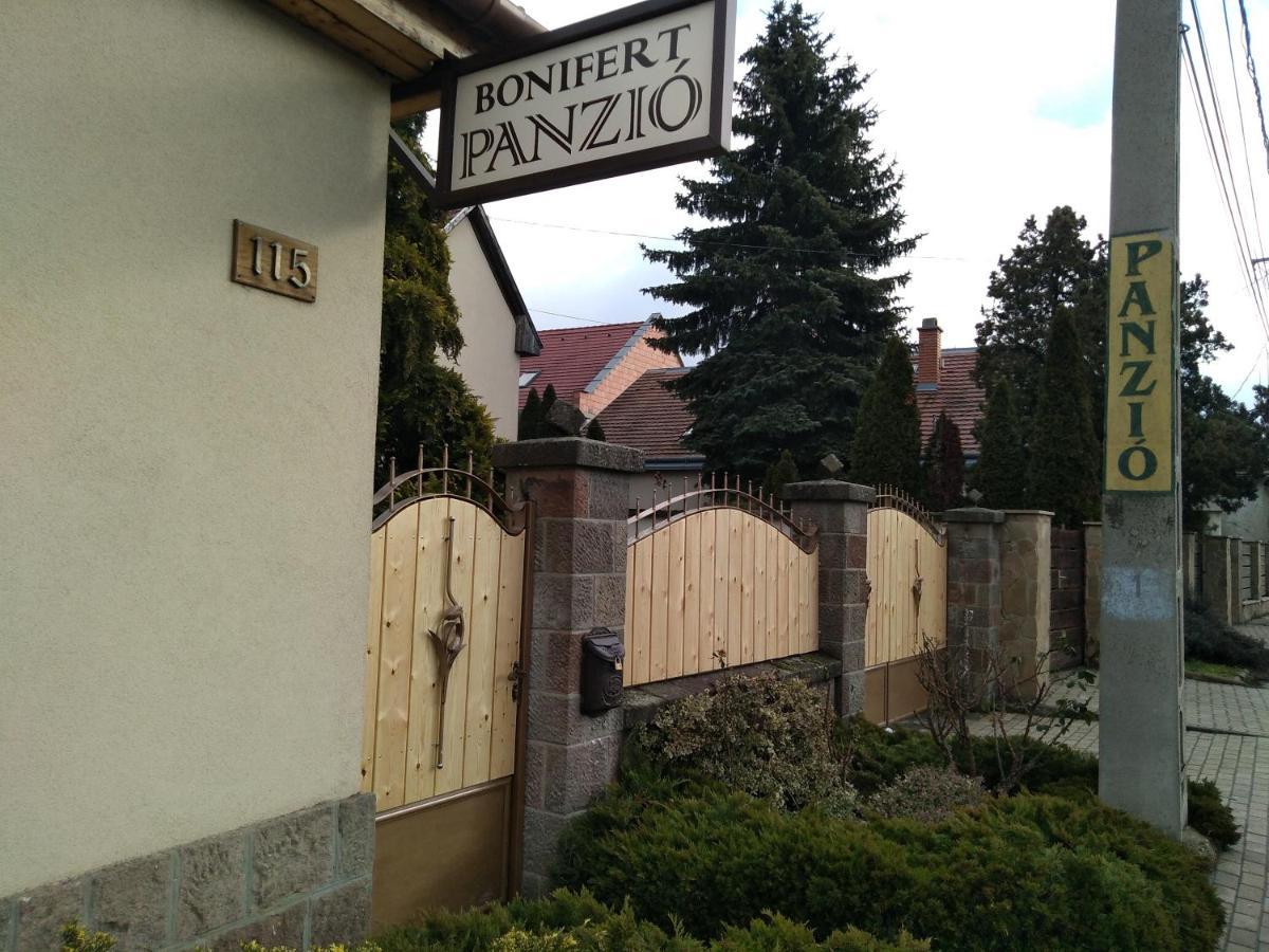 ホテル Bonifert Vendeghaz Dunabogdány エクステリア 写真